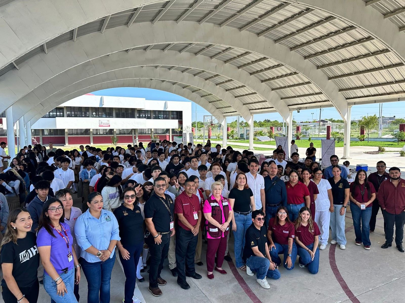 GOBIERNO MUNICIPAL ACERCA SERVICIOS Y PROGRAMAS A JÓVENES DEL PONIENTE CON LA BRIGADA DE CONTACTO JOVEN